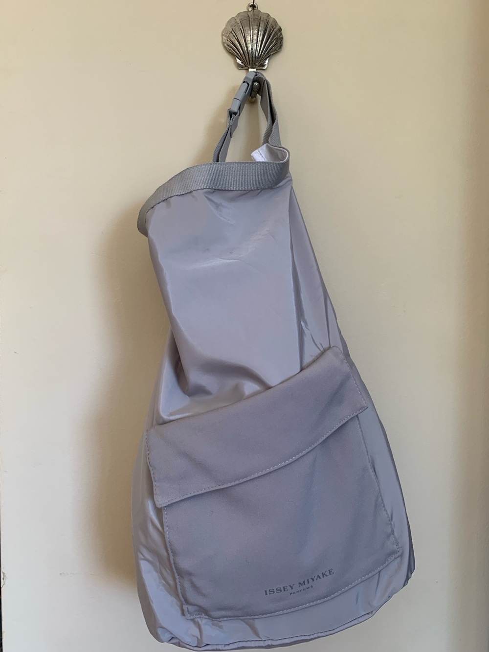 📌 Issey Miyake Parfums Gray Travel/Shopping Foldable Shoulder Bag.